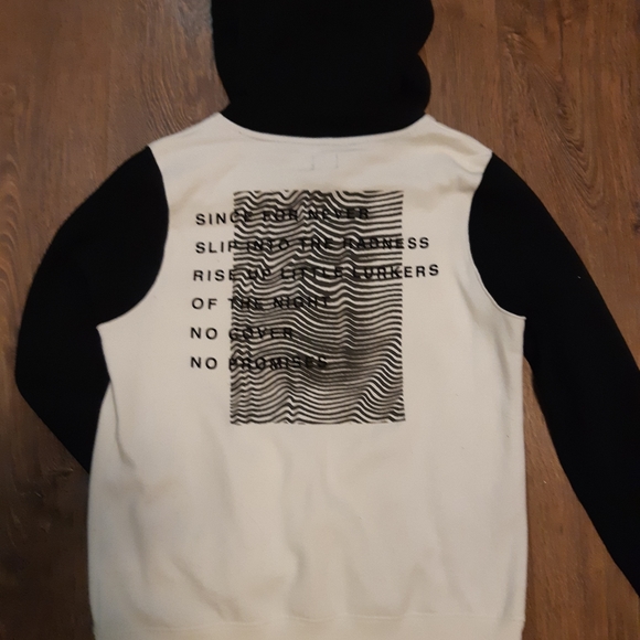 Volcom sweater - Picture 2 of 3